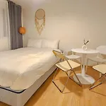 K-10 White Linen House