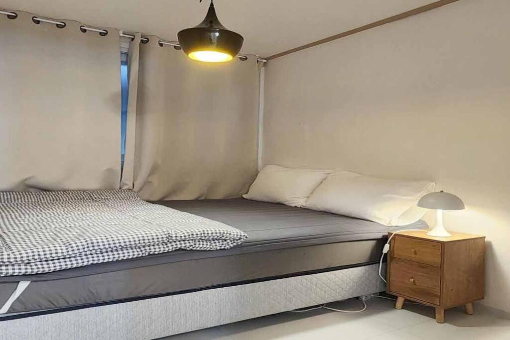 K-10 White Linen House Apartment